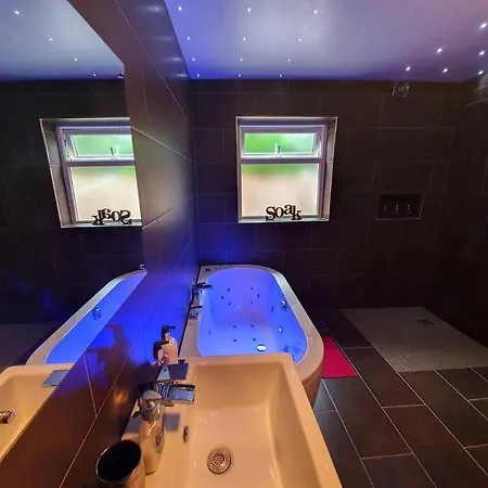 Entire Family By The Sea * Scarborough