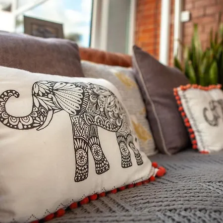 Entire Family By The Sea * Скарборо