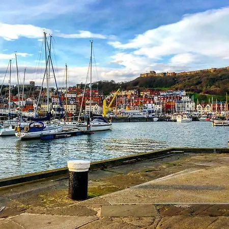 Entire Family By The Sea * Scarborough