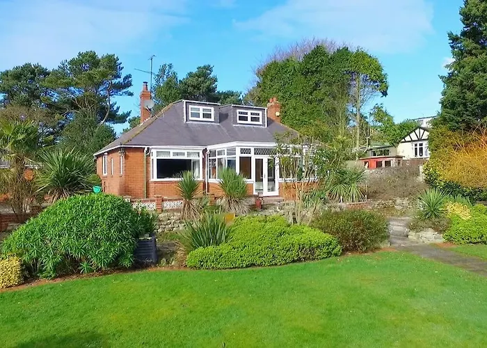 Entire Family By The Sea Скарборо