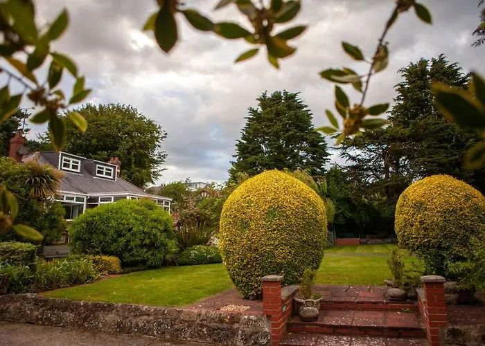 Entire Family By The Sea Скарборо