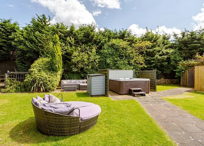 Entire Family By The Sea * Скарборо