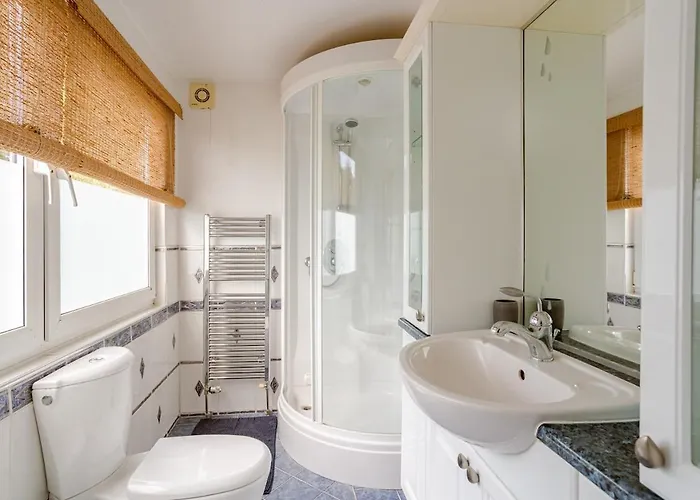 Entire Family By The Sea * Scarborough